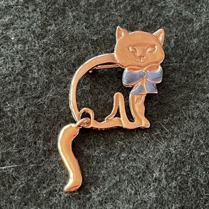 Vintage Cat Pin Brooch with Articulated Tail Gold Tone Signed KK/E 70's-80's